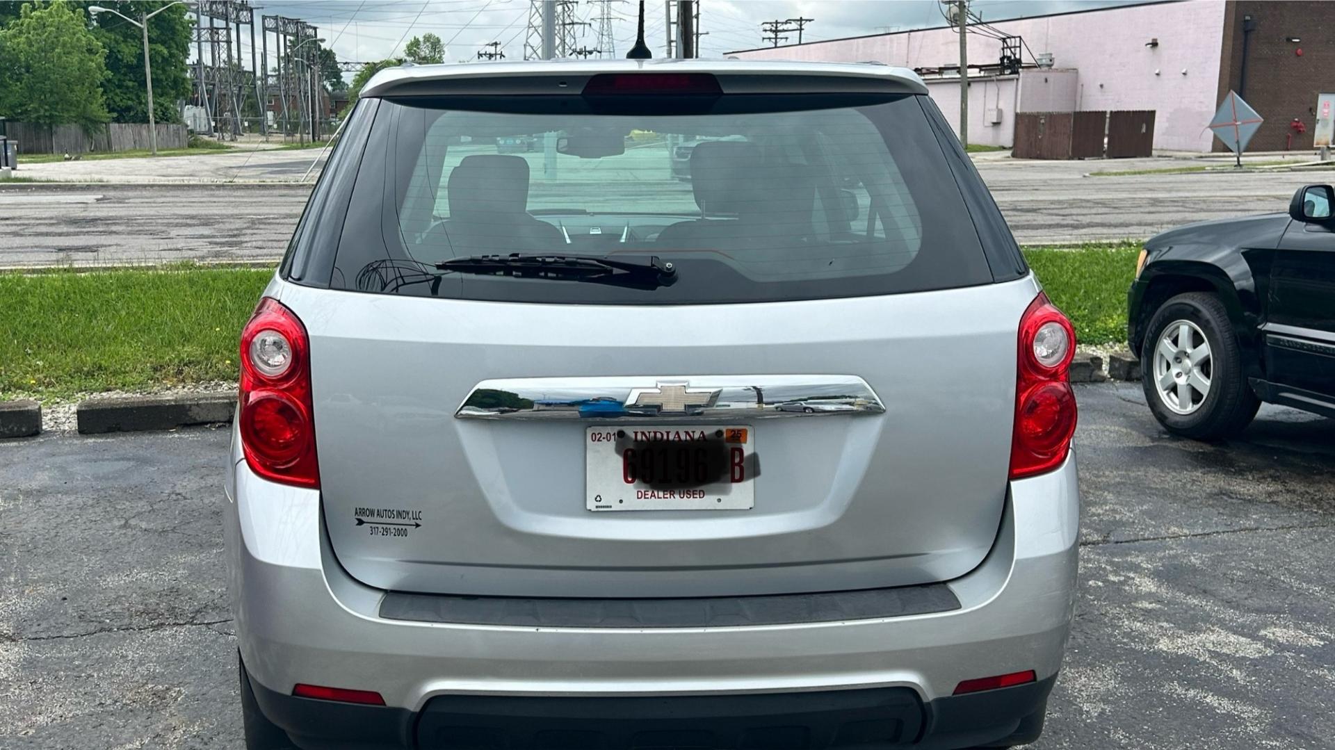 2014 Silver /GRAY Chevrolet Equinox (2GNALAEK1E6) with an 2.4L L4 DOHC 16V engine, 4-Speed Automatic Overdrive transmission, located at 2710A Westlane Rd., Indianapolis, IN, 46268, (317) 291-2000, 39.885670, -86.208160 - Photo#2